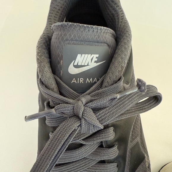 Nike Air Max 1 Ultra Essential in Black and Anthracite - Picture 4 of 11